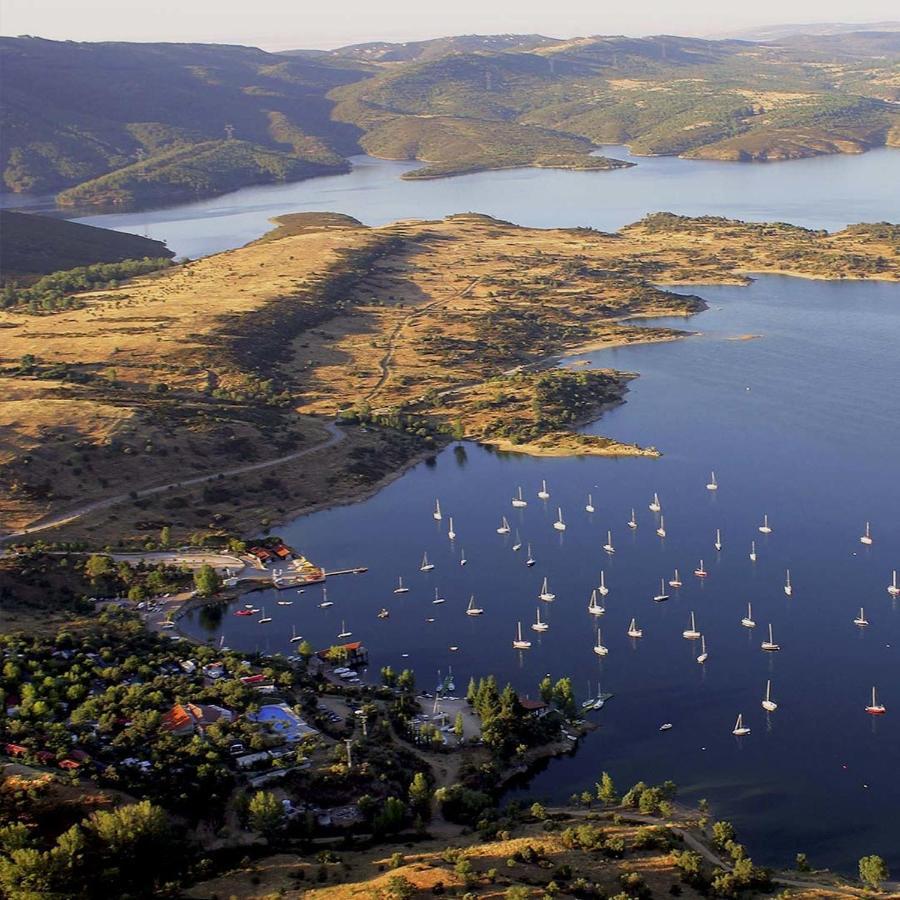 El Lago Cervera de Buitrago Ngoại thất bức ảnh
